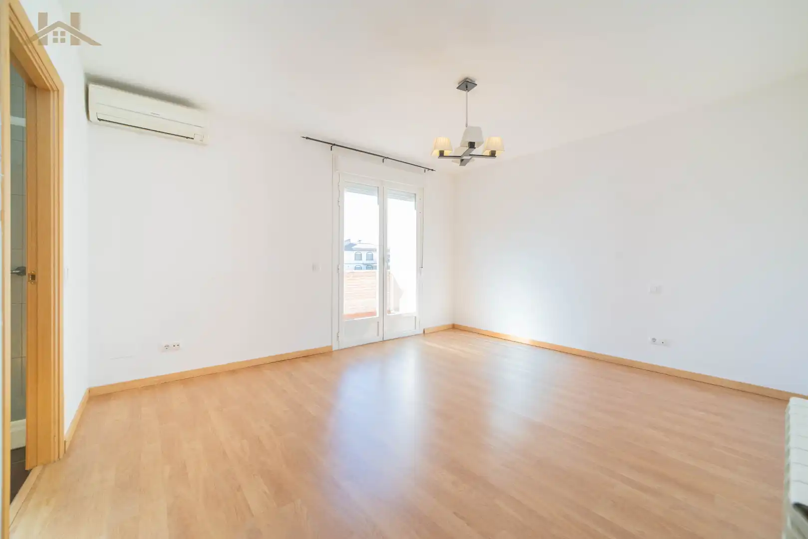 Sala de estar de Casa adosada en venta en Carranque con Aire acondicionado, Calefacción y Jardín privado