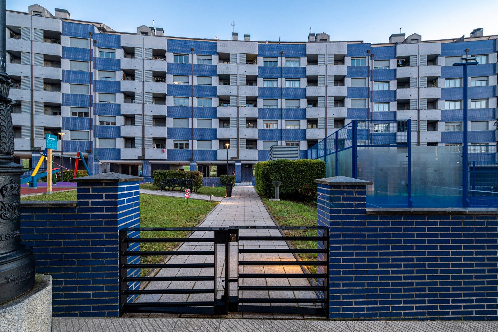 Exterior view of Flat for sale in Oviedo   with Parquet flooring and Storage room