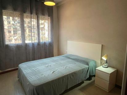 Bedroom of Flat to share in  Barcelona Capital  with Heating, Furnished and Washing machine