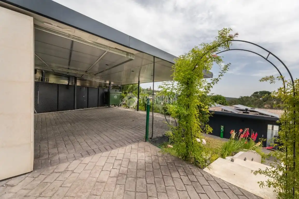 Terrassa de Casa o xalet en venda en Torrelodones amb Aire condicionat, Calefacció i Jardí privat
