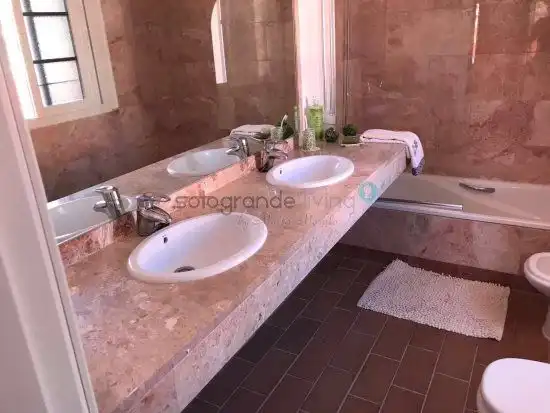 Maison mitoyenne avec terrasse à louer à Sotogrande Costa, imagen 19