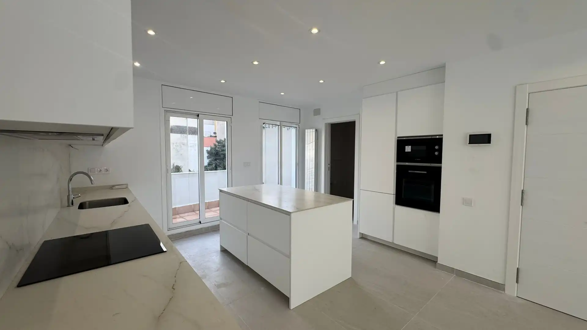 Cuina de Casa adosada en venda en Rubí amb Calefacció, Terrassa i Balcó