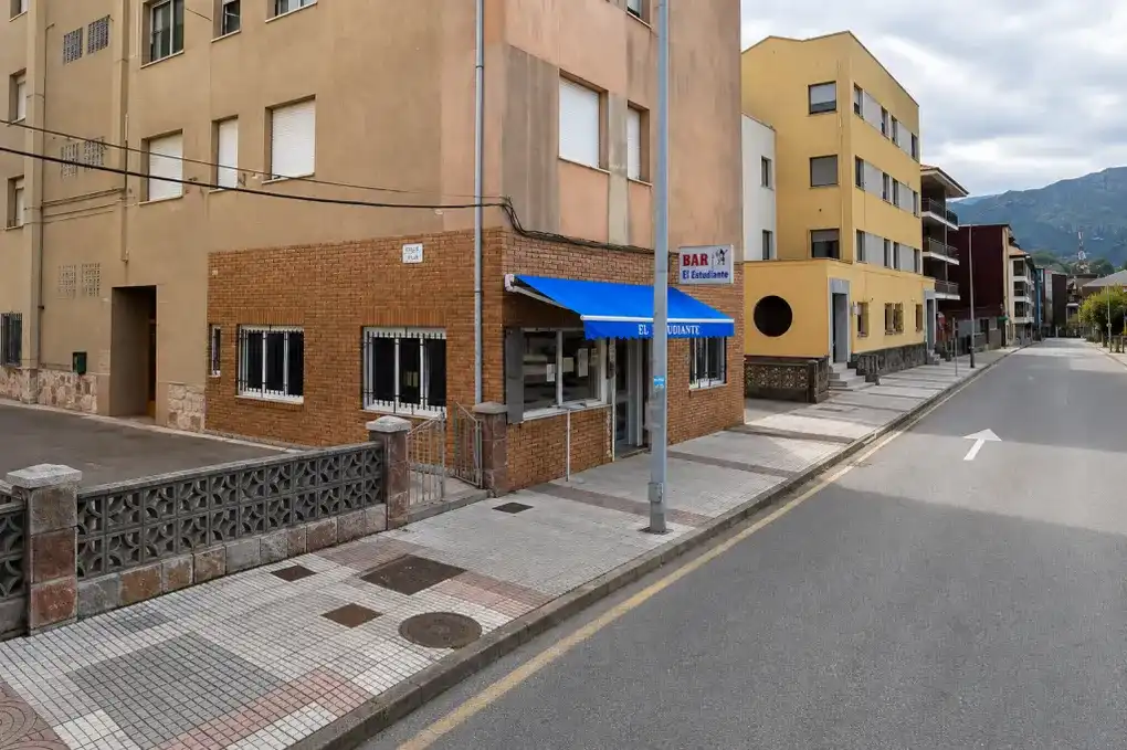 Außenansicht von Geschaftsraum zum Verkauf in Llanes
