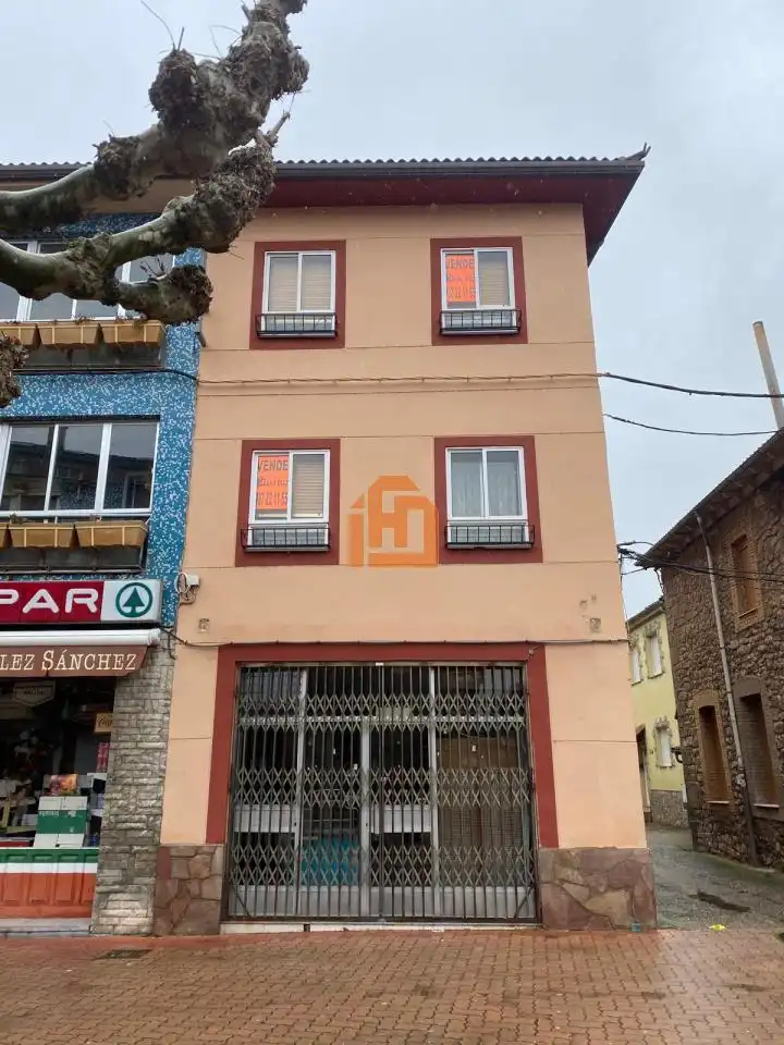Vista exterior de Casa o chalet en venta en La Robla  con Calefacción y Amueblado
