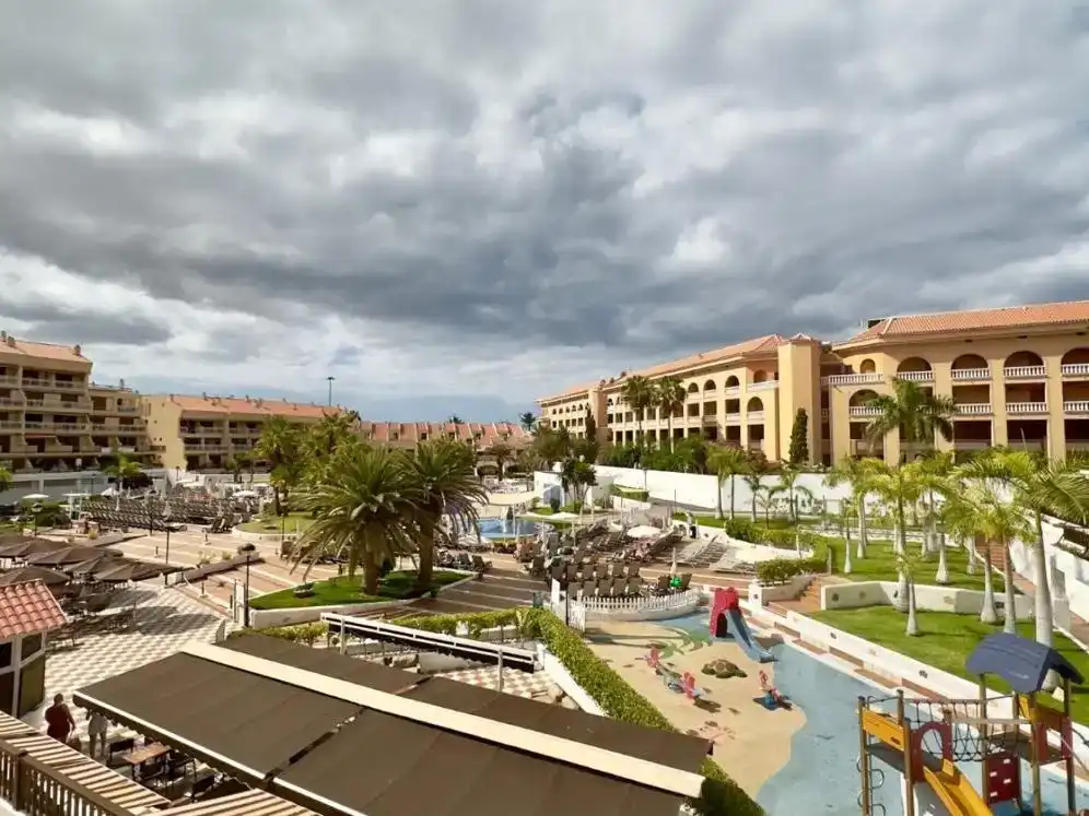 Außenansicht von Wohnung zur Miete in Arona mit Privatgarten, Schwimmbad und Möbliert