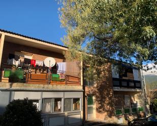 Vista exterior de Pis en venda en La Adrada  amb Calefacció i Terrassa