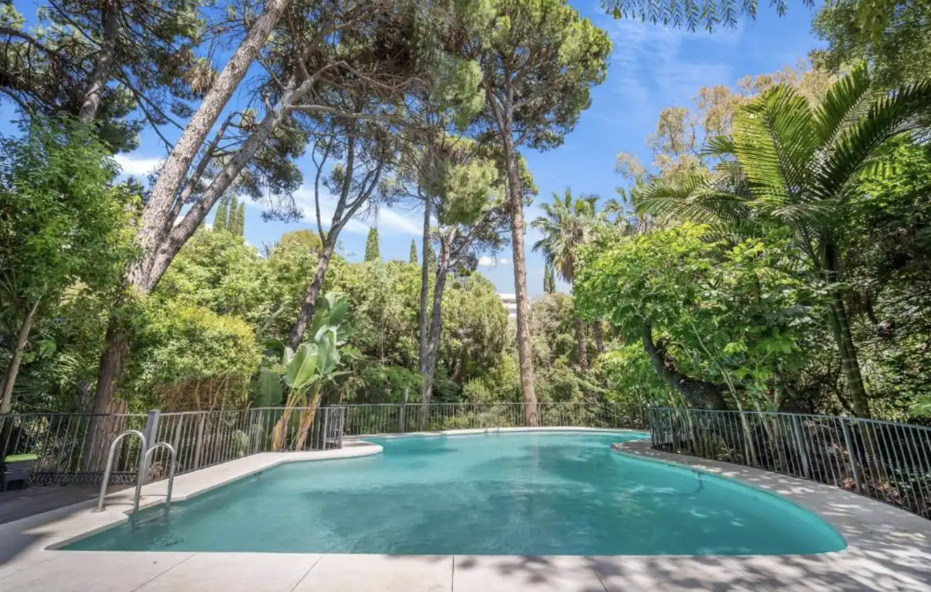 Jardí de Apartament de lloguer en Marbella amb Aire condicionat, Piscina i Moblat