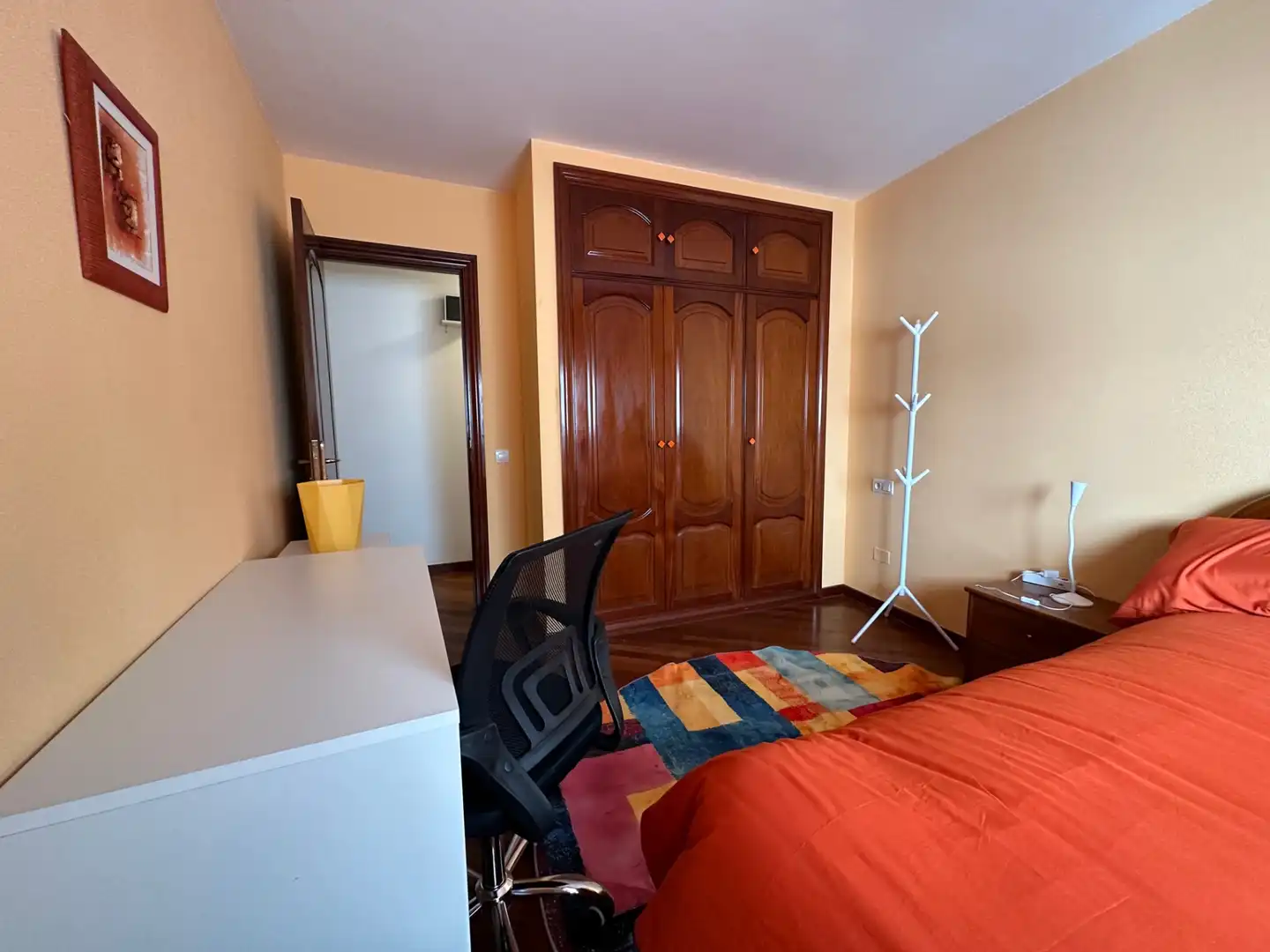 Bedroom of Flat for rent in Santiago de Compostela   with Heating, Parquet flooring and Furnished