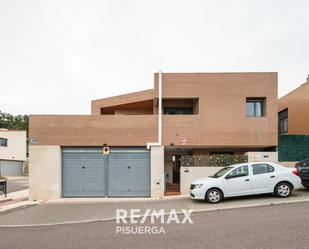 Vista exterior de Casa o xalet en venda en Zaratán amb Aire condicionat, Jardí privat i Terrassa