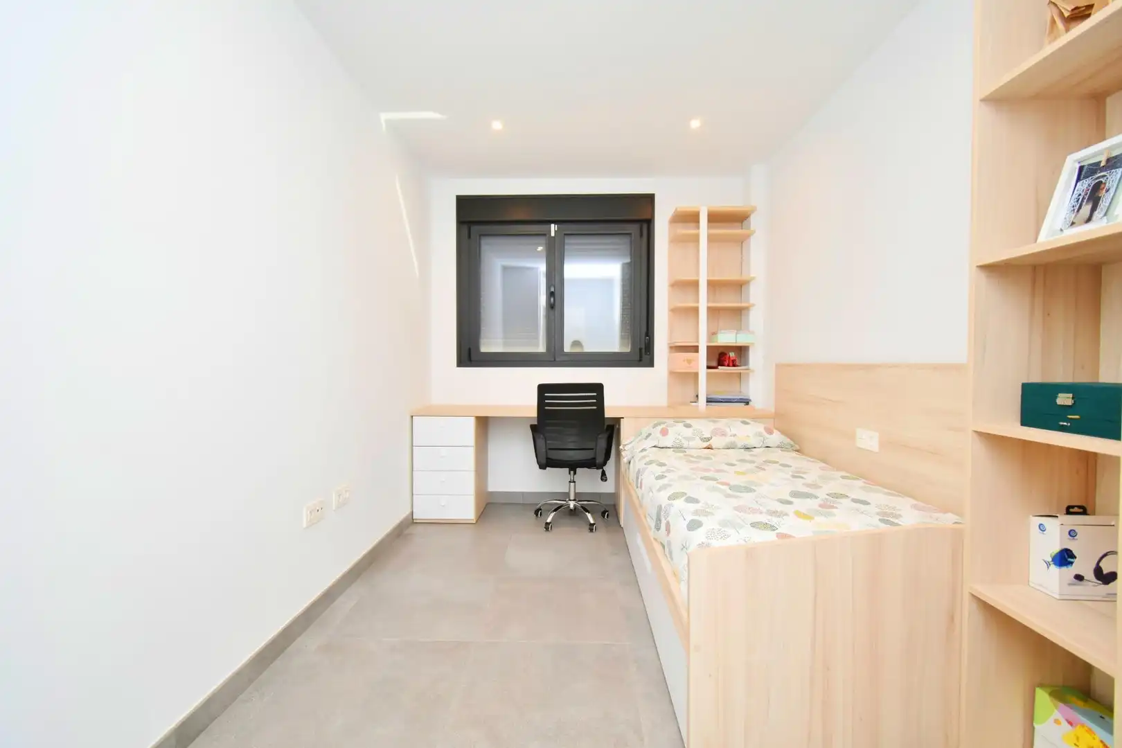 Habitación de Casa adosada en venta en Almería con Aire acondicionado, Terraza y Trastero