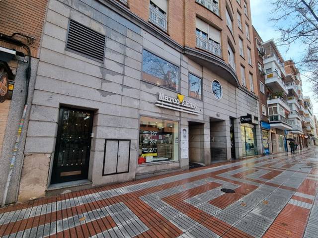 Garaje en Alquiler en Calle Alcalá en Canillejas