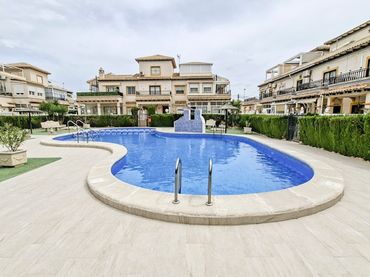 Bungalow avec piscine à vendre à Orihuela Costa