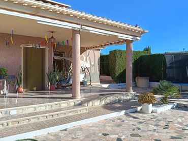 Villa mit Pool zum Verkauf in Partidas de Alicante