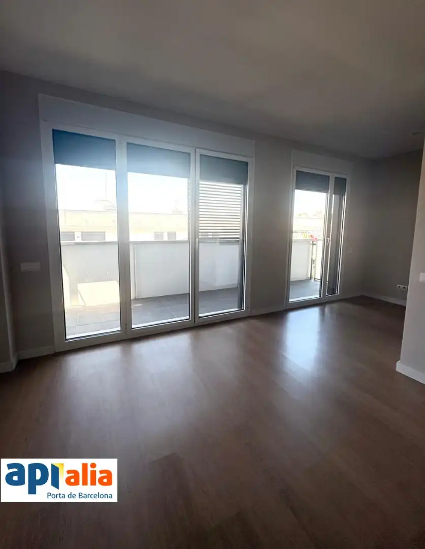 Sala d'estar de Pis en venda en Sant Feliu de Llobregat amb Aire condicionat, Calefacció i Terrassa