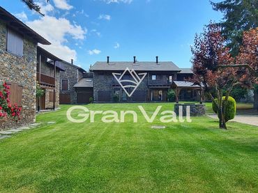 Adosado con jardín en venta en Puigcerdà