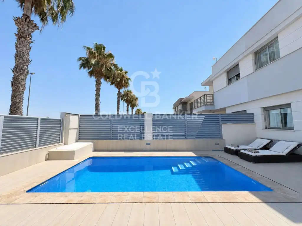 Piscina de Casa adosada en venda en Burriana / Borriana amb Jardí privat, Terrassa i Piscina
