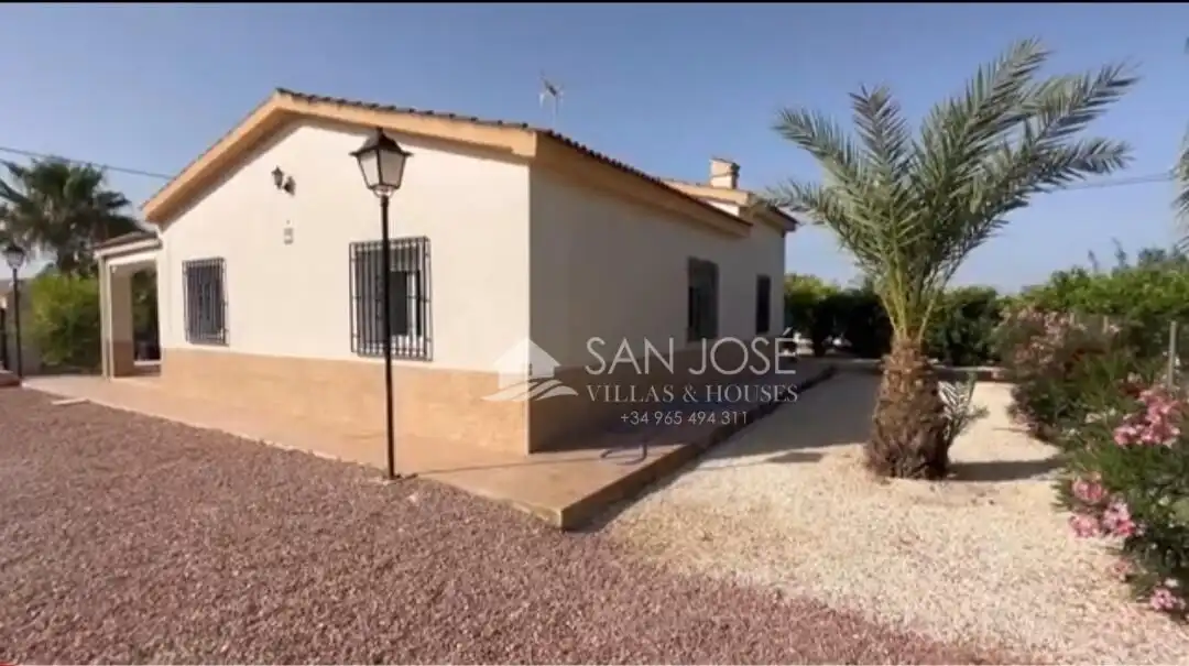 Vista exterior de Casa o xalet en venda en Crevillent amb Aire condicionat, Calefacció i Terrassa
