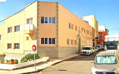 Außenansicht von Wohnung zum verkauf in San Bartolomé de Tirajana mit Terrasse und Balkon