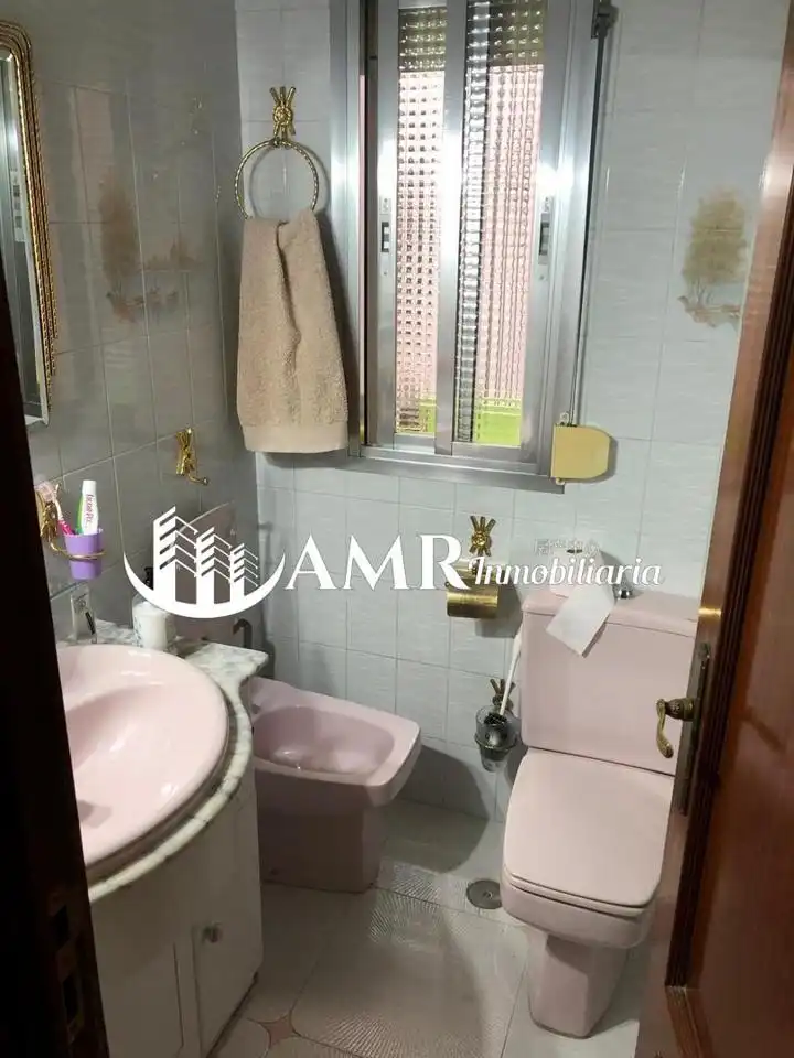 Badezimmer von Wohnung zum Verkauf in Reyes