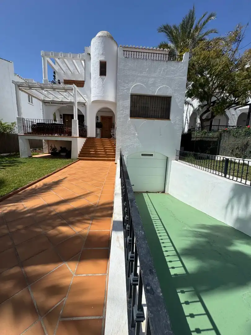 Houses for sale in Roquetas de Mar  with Air Conditioner, Heating and Private garden