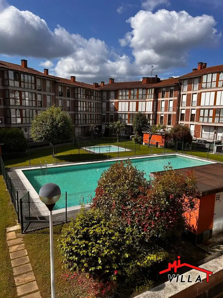 Piscina de Piso en venta en Voto con Calefacción, Trastero y Amueblado
