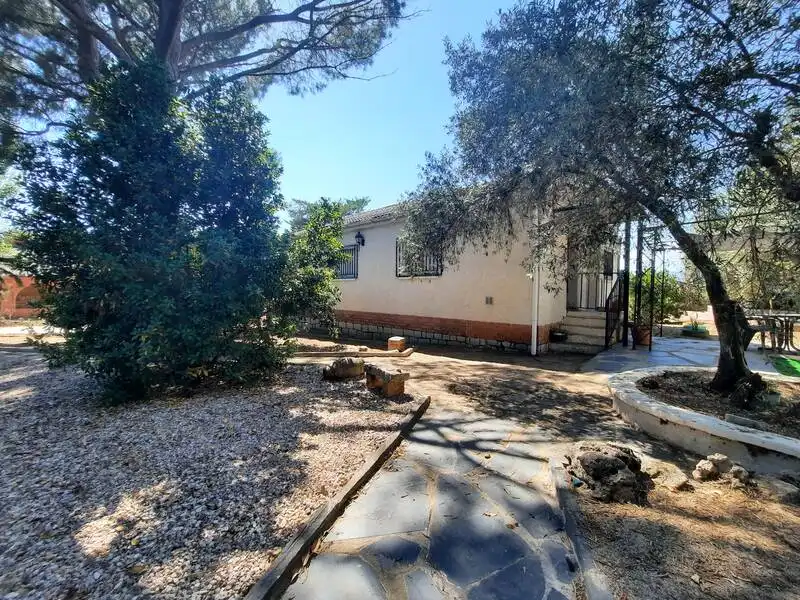 Außenansicht von Haus oder Chalet zum Verkauf in Escalona mit Heizung, Privatgarten und Abstellraum