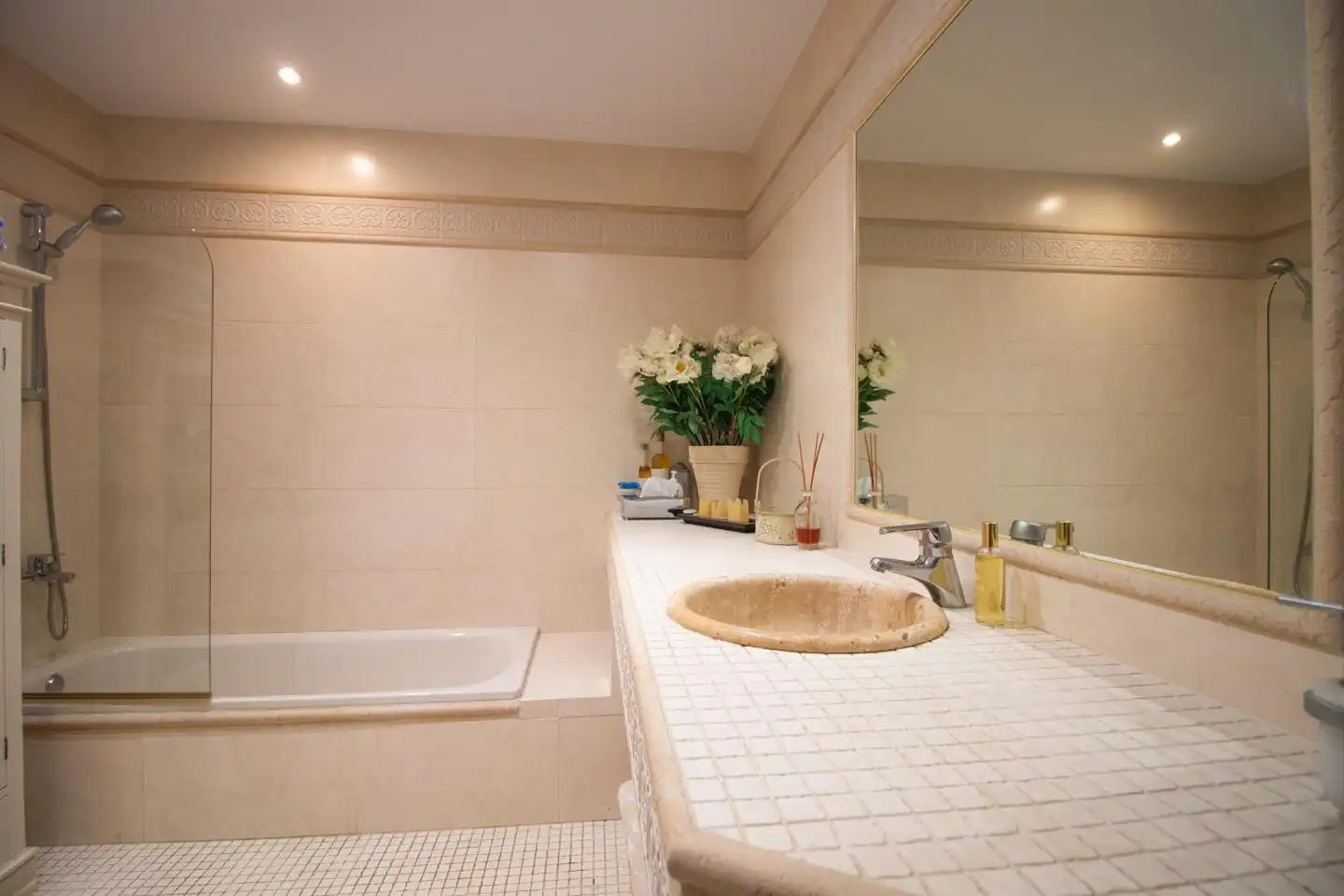 Badezimmer von Haus oder Chalet zum Verkauf in Almuñécar mit Klimaanlage, Privatgarten und Terrasse