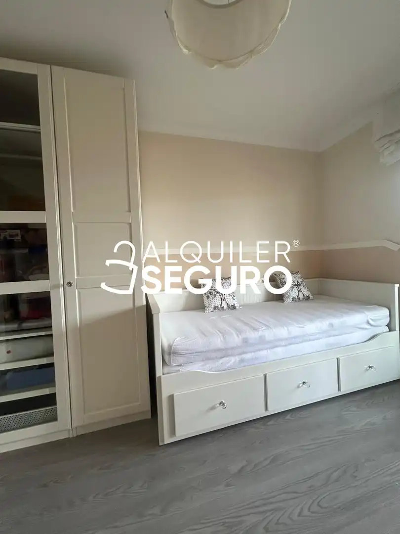 Habitación de Ático de alquiler en Las Gabias con Calefacción y Amueblado