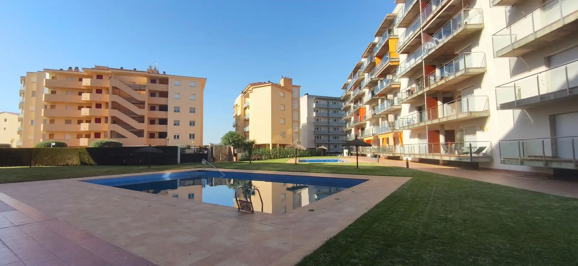 Piscina de Apartamento en venta en Roses con Aire acondicionado, Calefacción y Terraza