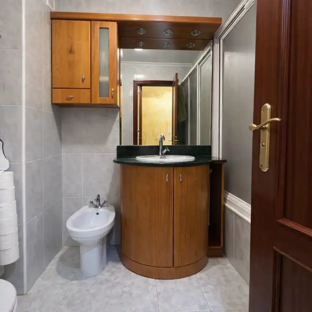 Badezimmer von Wohnung zum Verkauf in Vitoria - Gasteiz mit Heizung und Abstellraum