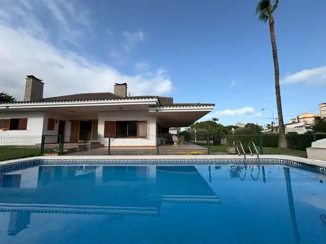 Piscina de Casa o xalet en venda en Benicasim / Benicàssim amb Jardí privat, Terrassa i Piscina