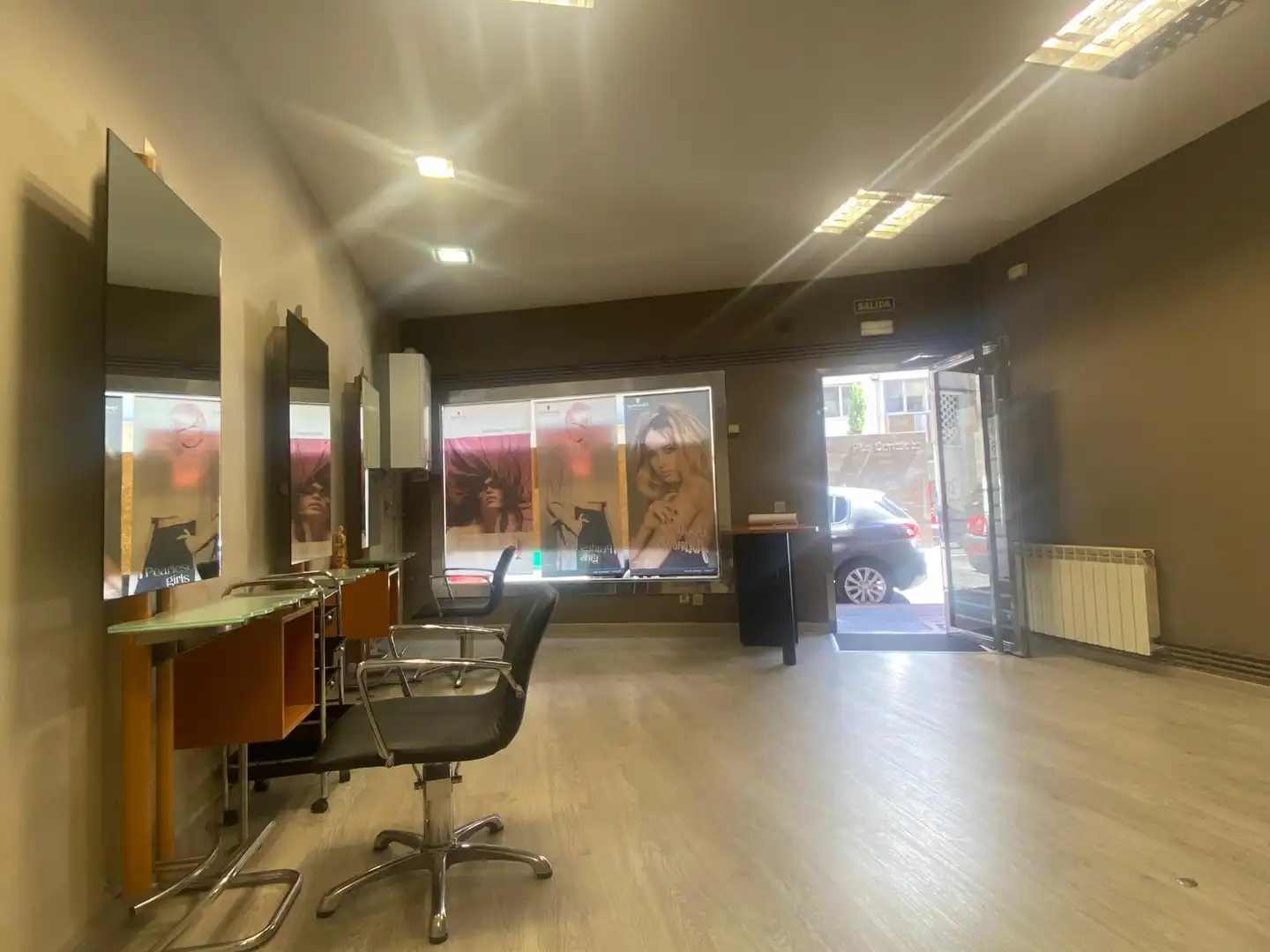 Local comercial en venda a Calle Juan Madrazo 25 Bajo 24002 Leon