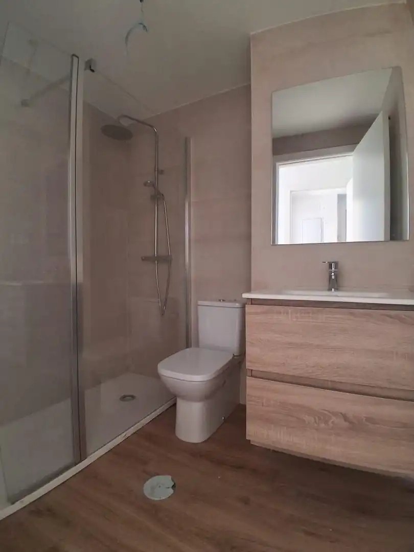 Badezimmer von Wohnung zum Verkauf in Murcia mit Klimaanlage und Balkon