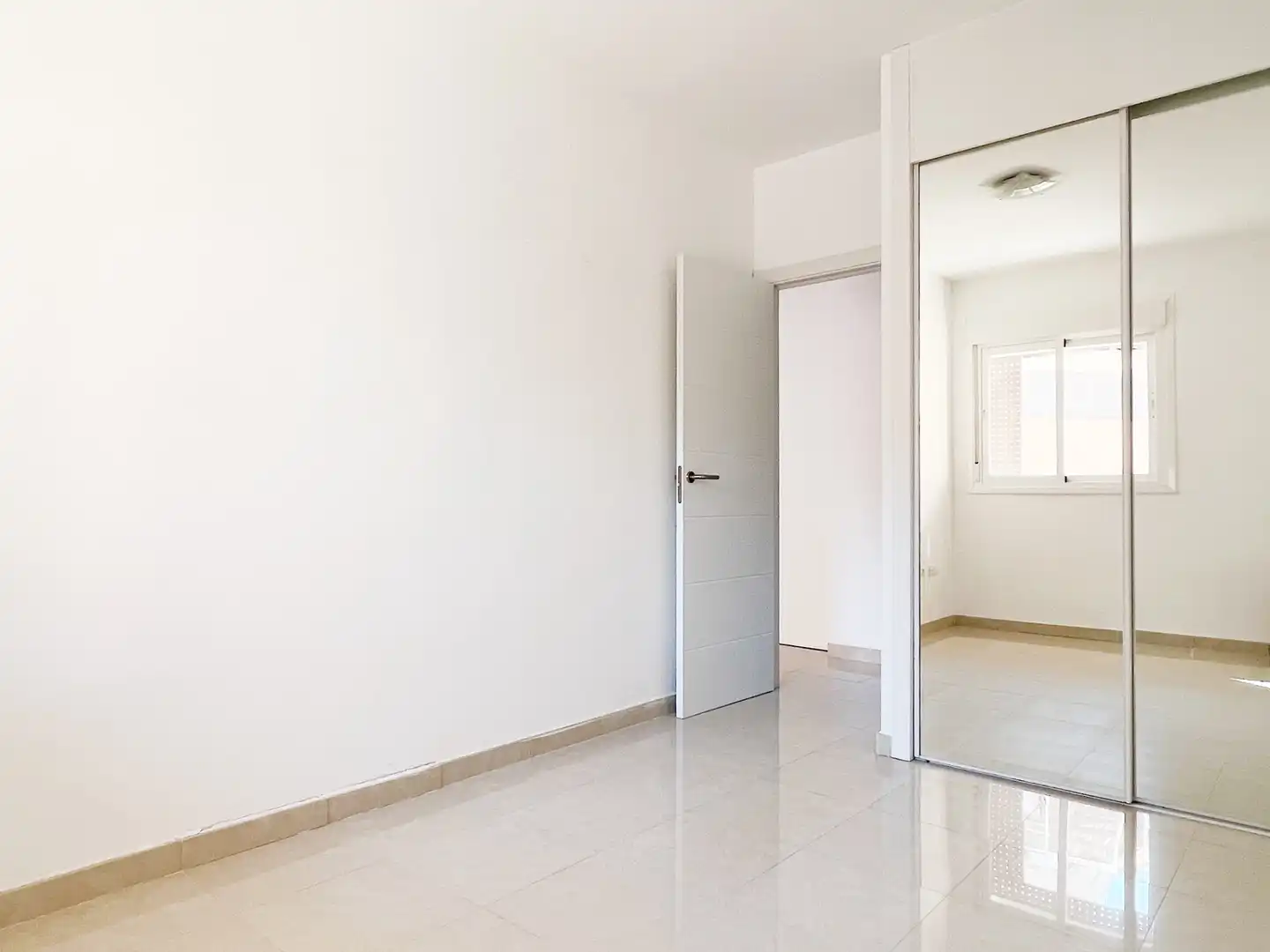 Wohnung zum Verkauf in Náquera mit Klimaanlage, Heizung und Terrasse