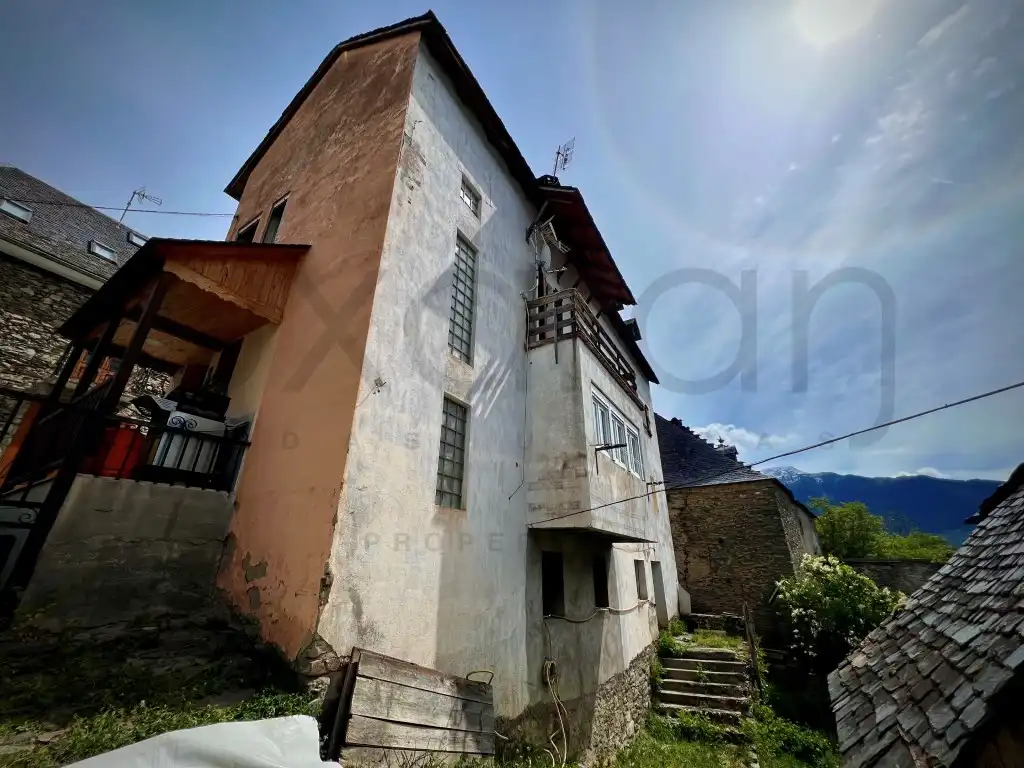 Vista exterior de Casa o xalet en venda en Vielha e Mijaran amb Balcó