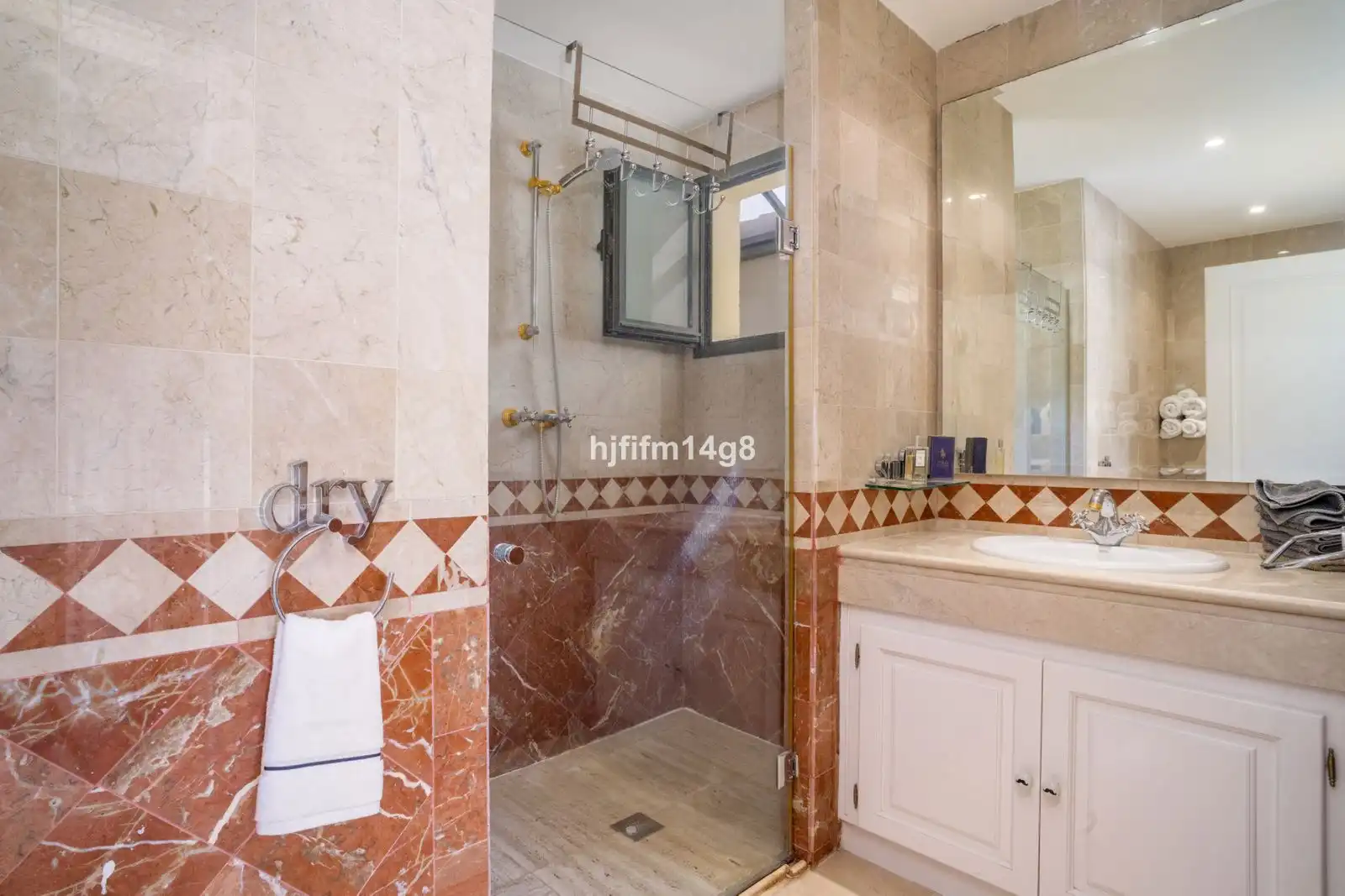 Baño de Ático en venta en Marbella con Aire acondicionado, Trastero y Amueblado