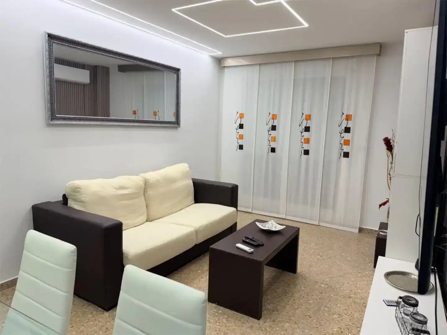 Sala de estar de Piso de alquiler en Emperador con Aire acondicionado, Amueblado y Balcón