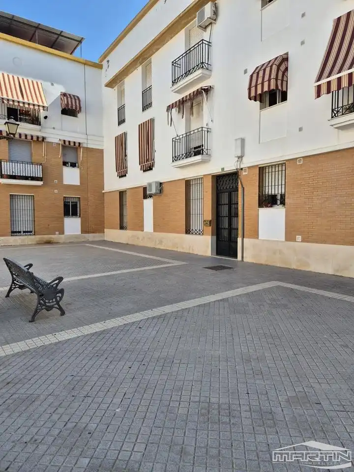 Vista exterior de Pis en venda en Lucena amb Traster
