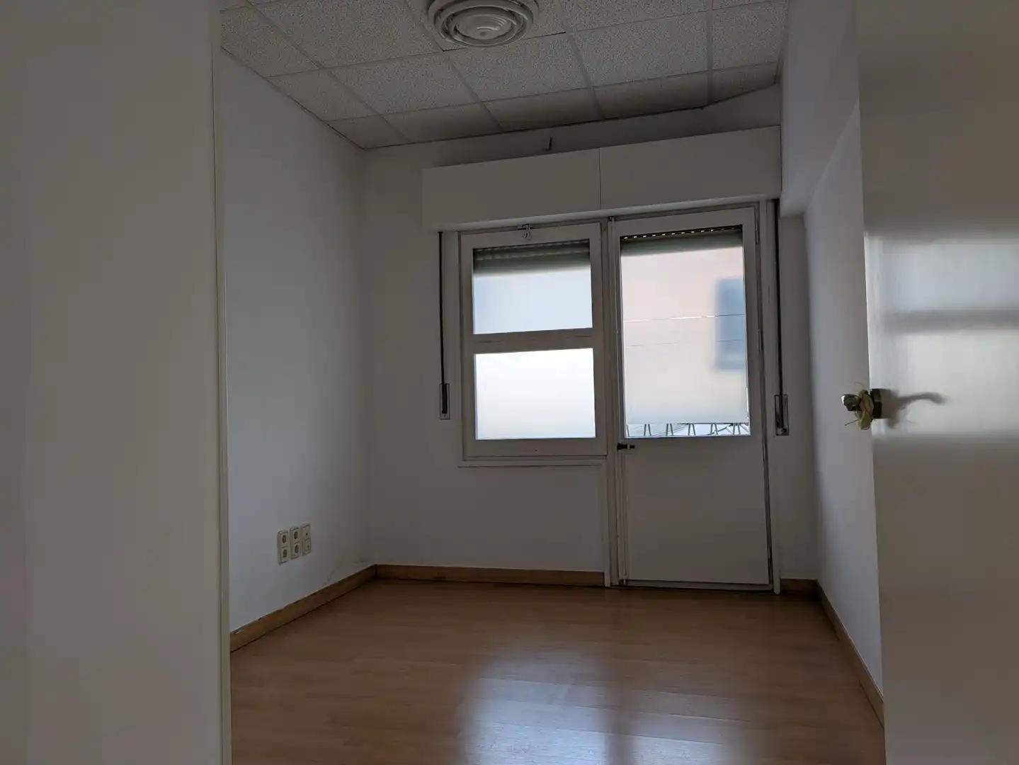 Büro zur Miete in Monzón mit Klimaanlage und Heizung