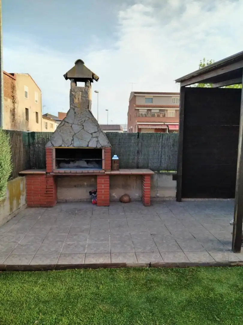 Terrassa de Casa adosada en venda en Mollerussa amb Calefacció i Jardí privat