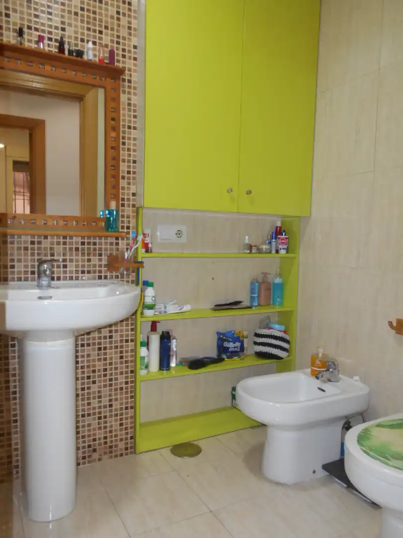 Baño de Apartamento en venta en Ciudad Real con Aire acondicionado, Calefacción y Horno