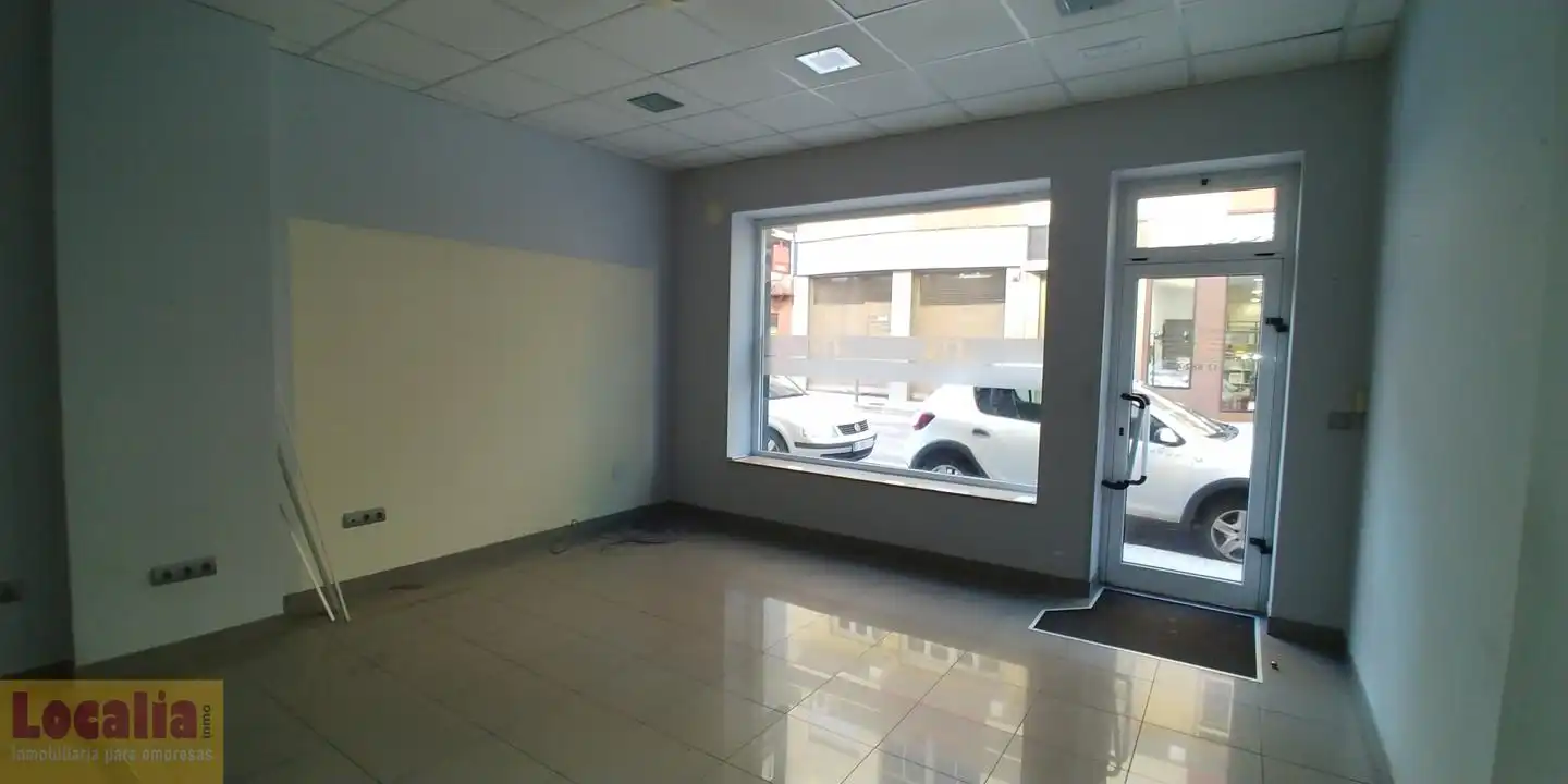 Local commercial à louer à Augusto González Linares, imagen 2