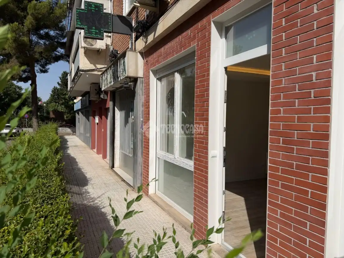 Vista exterior de Piso en venta en Madrid con Calefacción y Parquet