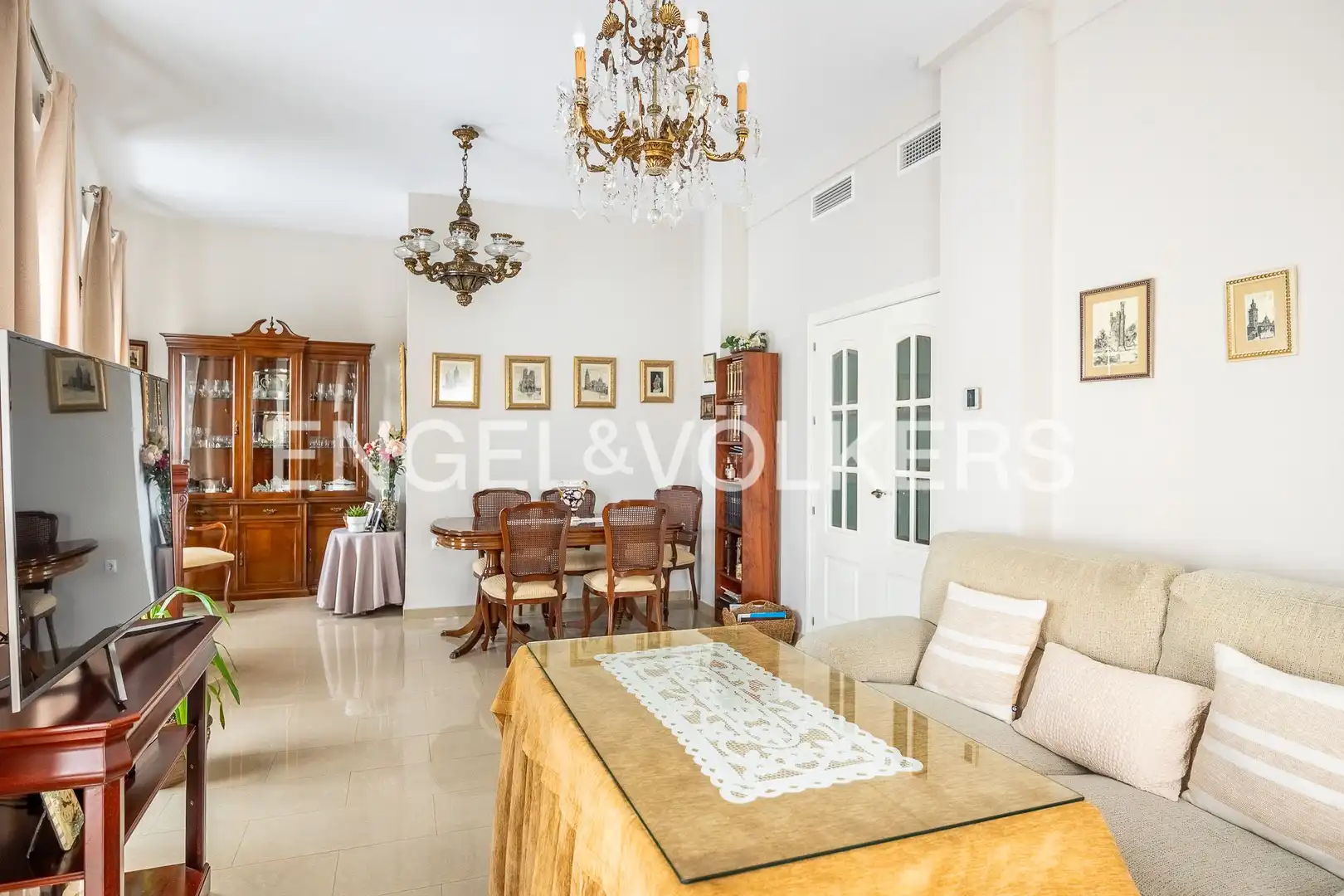 Comedor de Piso en venta en Sevilla con Calefacción