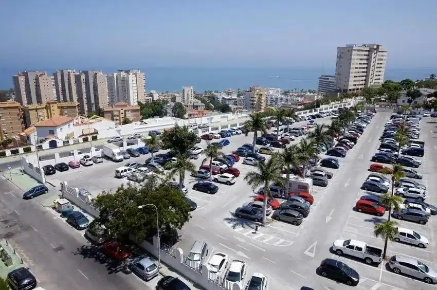 Aparcament de Pis en venda en Torremolinos amb Aire condicionat i Piscina comunitària