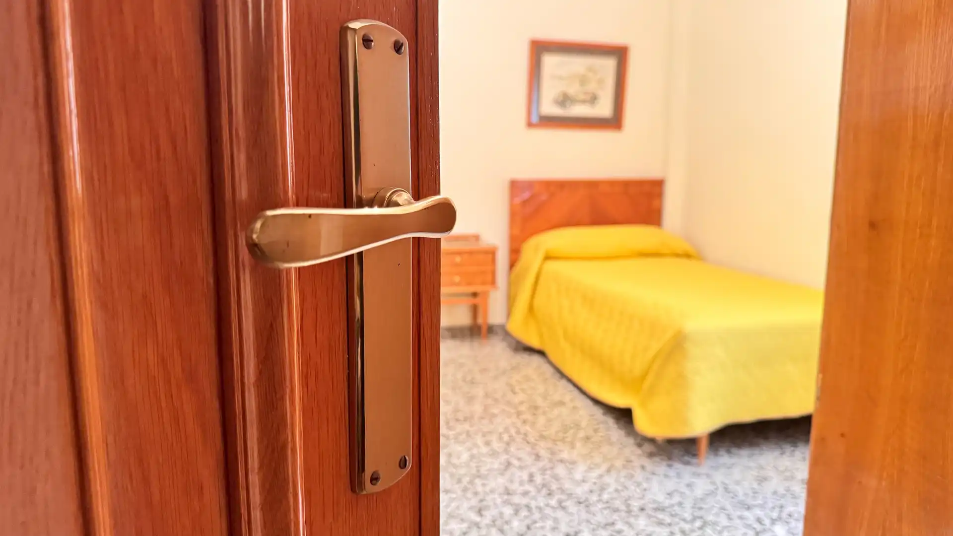Bedroom of Flat for sale in Valencia