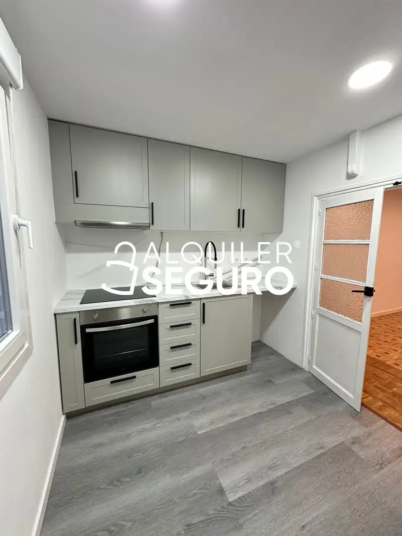 Kitchen of Flat for rent in  Madrid Capital  with Air Conditioner and Furnished