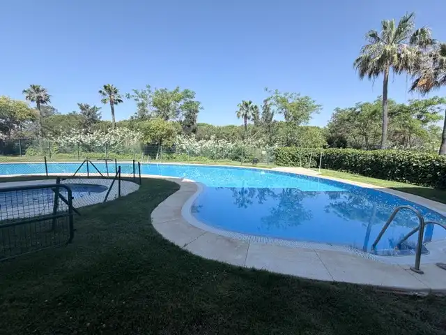 Schwimmbecken von Wohnung zum Verkauf in El Rompido mit Klimaanlage, Heizung und Terrasse