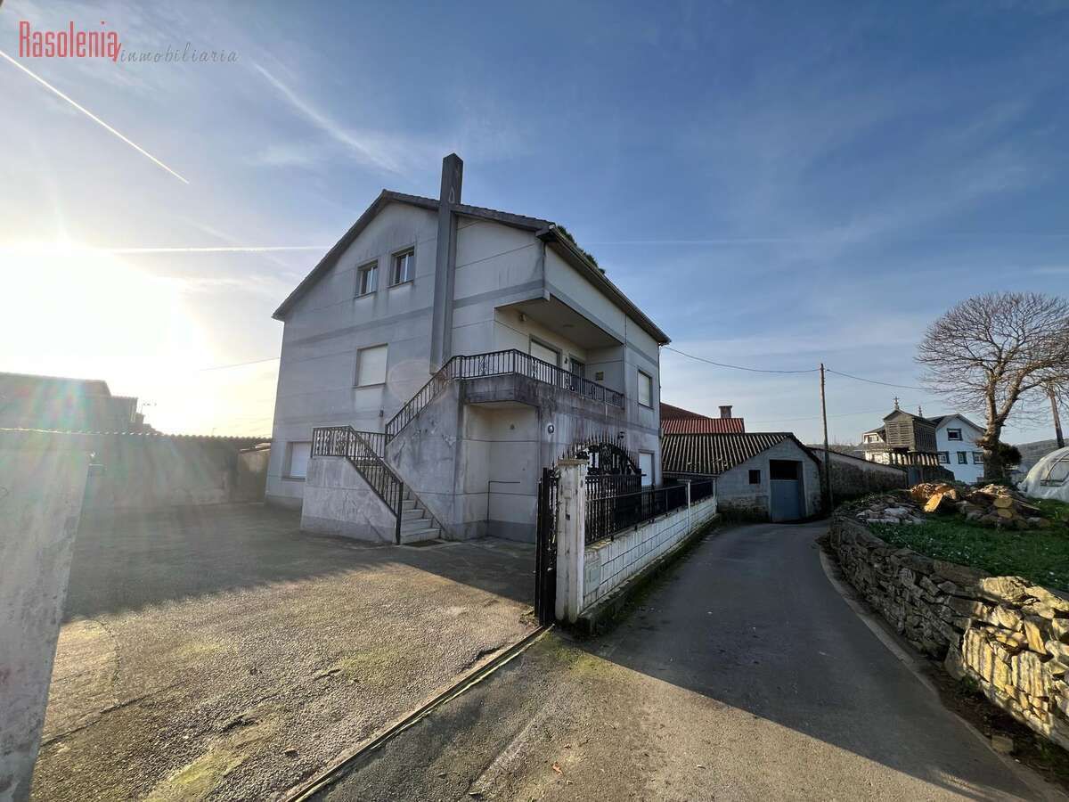 Vista exterior de Casa o xalet en venda en Cabana de Bergantiños amb Calefacció i Traster