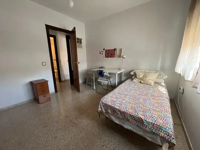 Schlafzimmer von Wohnung zur Miete in Sevilla mit Klimaanlage, Terrasse und Möbliert